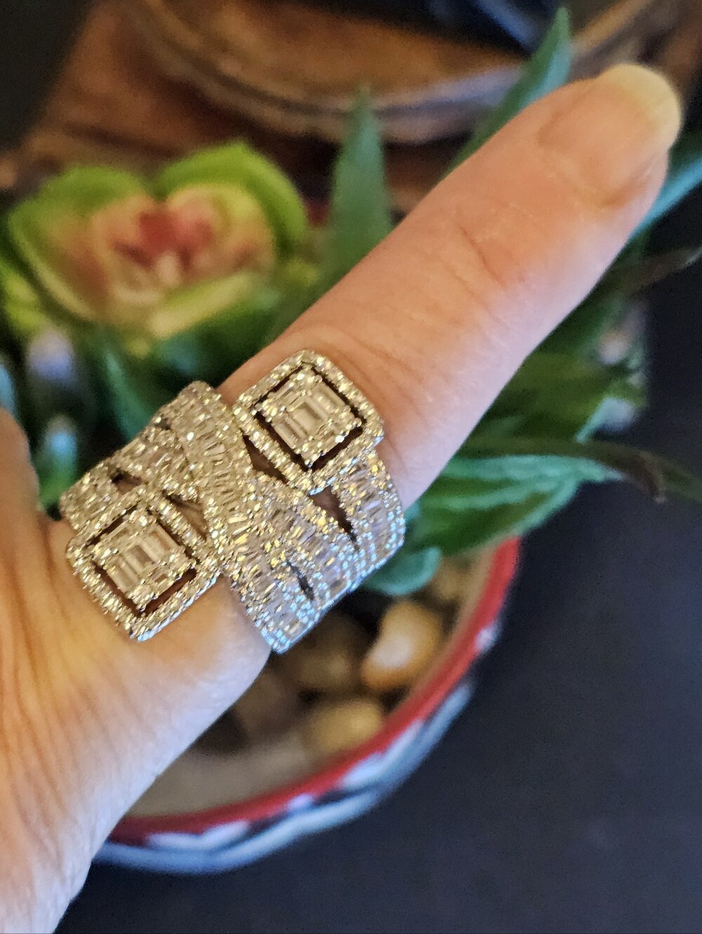 Luxury Crossover Rhinestone Ring - Picture 4 of 5